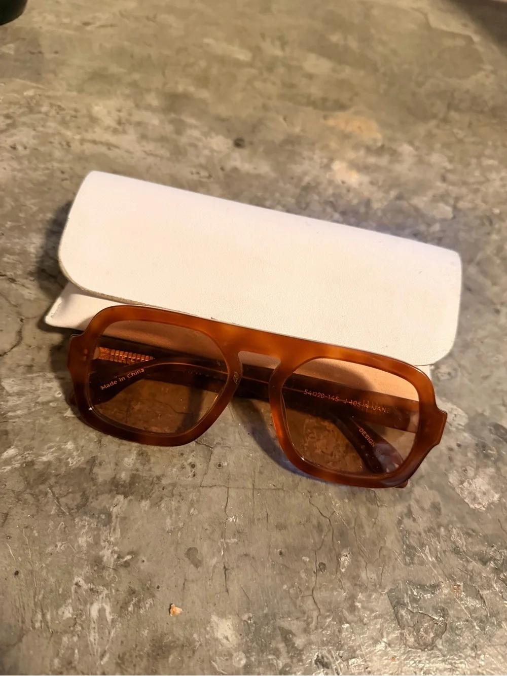 Elisa Johnson Jane Sunglasses in Light Brown Tortoise